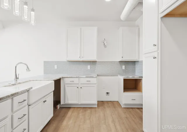 Photo 4 of Condo for sale at 2401 N Lakeshore Blvd, Marquette, MI 49855 | MLS# 50145757 | Listing updated on 2026-09-15
