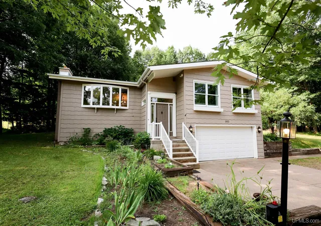 Photo 1 of Single family home for sale at 2553 Waldo St, Marquette, MI 49855 | MLS# 50218520 | Listing updated on 2026-09-30