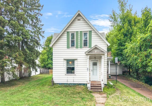 Single family home for sale at 304 W F St, Iron Mountain, MI 49801 | MLS# 50220861