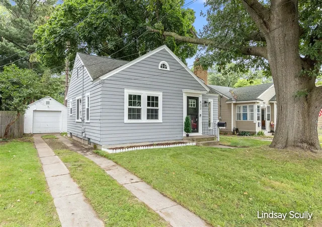 Photo 1 of Single family home for sale at 823 Alger St, Grand Rapids, MI 49507 | MLS# 70559122 | Listing updated on 2026-10-20
