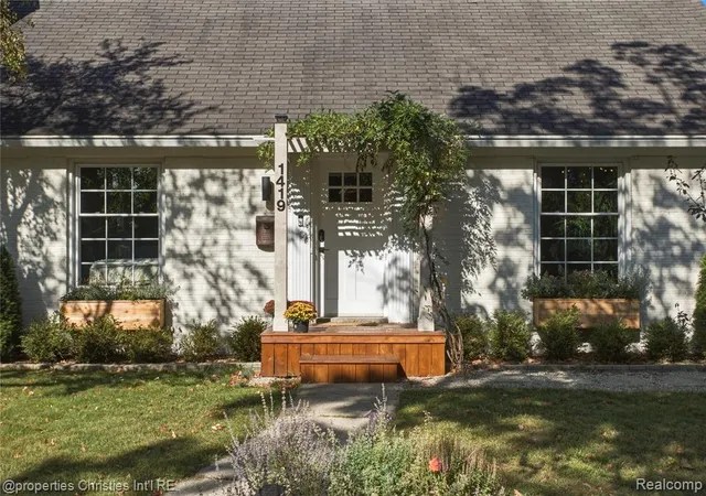 Photo 1 of Sale Pending at 1419 Marywood Dr, Royal Oak, MI 48067 4325 | MLS# 61023886 | Listing updated on 2026-09-27