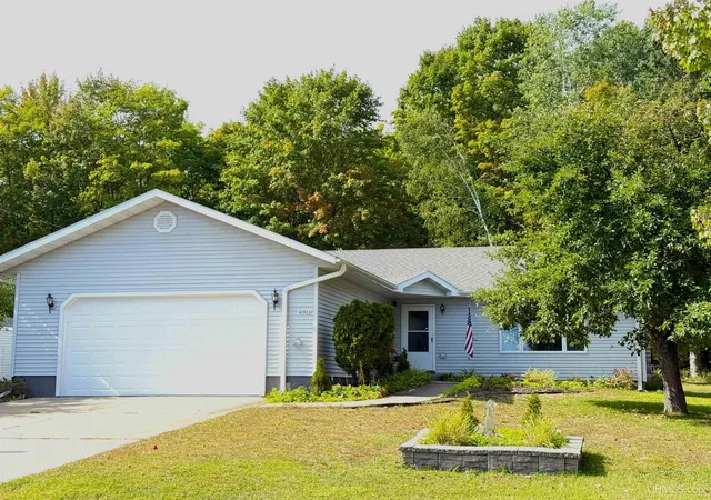 Single family home for sale at 41923 S Hamar St, Chassell, MI 49916 | MLS# 50222948