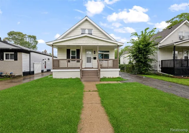 Photo 1 of Single family home for sale at 16266 Evergreen Ave, Eastpointe, MI 48021 | MLS# 61034285 | Listing updated on 2026-09-30