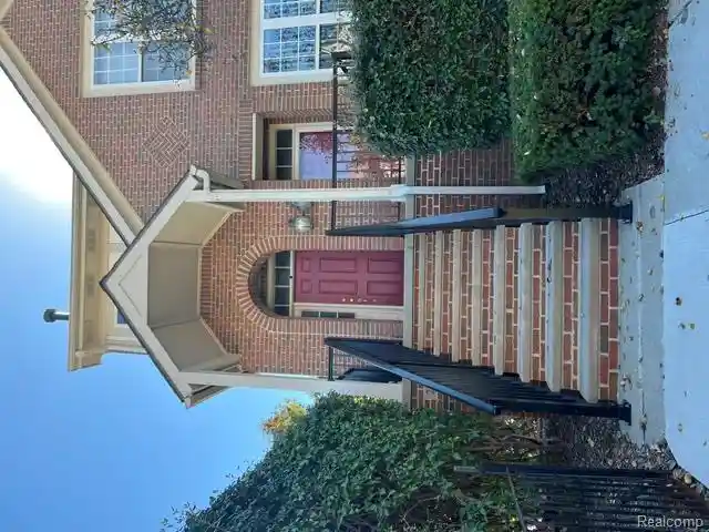 Listing Photo 1 - Condo for sale in 25512 Saint James located at 25512 Saint James, Southfield, MI 48075 - Unit 25512 Saint James