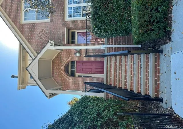 Photo 1 of Condo for sale at 25512 Saint James, Southfield, MI 48075 | MLS# 61038249 | Listing updated on 2026-10-12