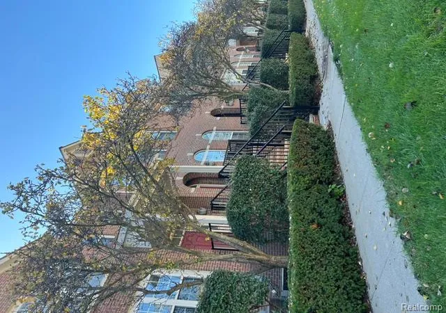 Photo 2 of Condo for sale at 25512 Saint James, Southfield, MI 48075 | MLS# 61038249 | Listing updated on 2026-10-12