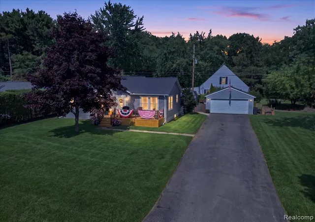 Photo 1 of Sale Pending at 5508 Clinton River Dr, Waterford, MI 48327 | MLS# 61026995 | Listing updated on 2026-09-11