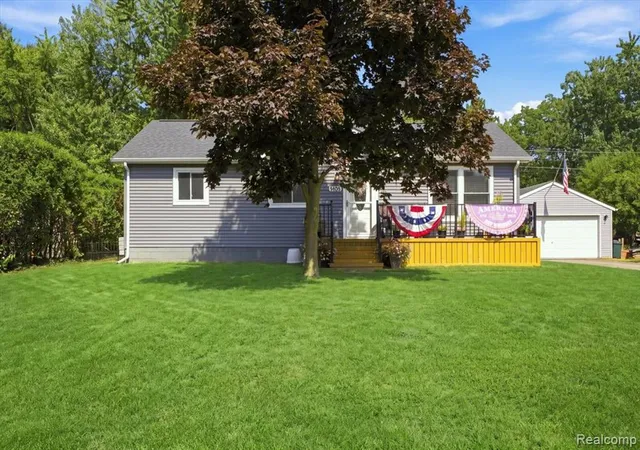 Photo 2 of Sale Pending at 5508 Clinton River Dr, Waterford, MI 48327 | MLS# 61026995 | Listing updated on 2026-09-11