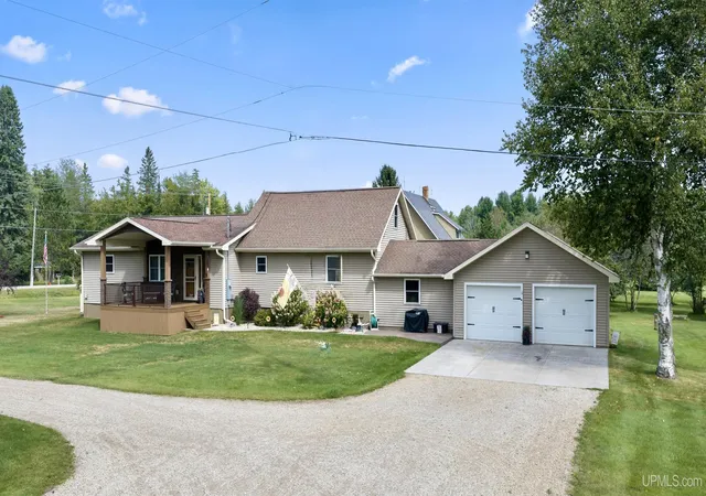 Single family home for sale at 3715 13.75 Rd, Escanaba, MI 49829 | MLS# 50220516