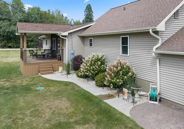 Photo 3 of Single family home for sale at 3715 1375 Rd, Escanaba, MI 49829 | MLS# 50220516 | Listing updated on 2026-09-10