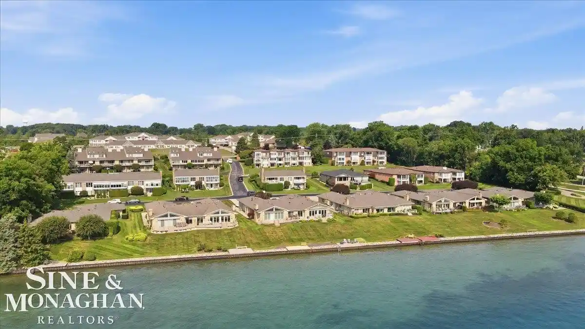 Listing Photo 2 - Condo for sale in 1935 River Rd located at 1935 River Rd, Saint Clair, MI 48079 - Unit #21