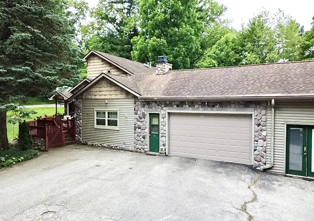Photo 3 of Sale Pending at 1601 Niles Buchanan Rd, Niles, MI 49120 | MLS# 70555597 | Listing updated on 2026-09-04