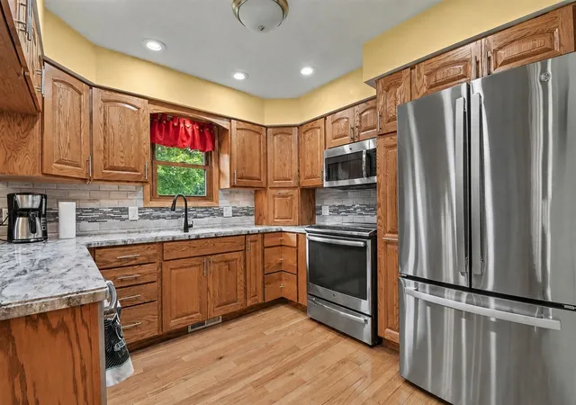 Photo 3 of Single family home for sale at 6933 Pine Edge Dr, Alto, MI 49302 | MLS# 70556757 | Listing updated on 2026-09-11