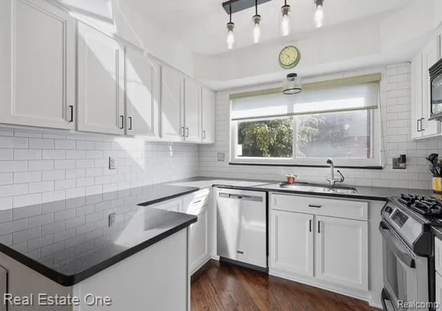 Photo 4 of Single family home for sale at 1353 Madison Dr, Troy, MI 48083 5329 | MLS# 61025592 | Listing updated on 2026-10-18