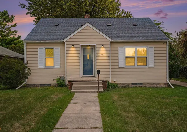 Photo 1 of Single family home for sale at 705 S Hampton St, Bay City, MI 48708 | MLS# 50222599 | Listing updated on 2026-09-22