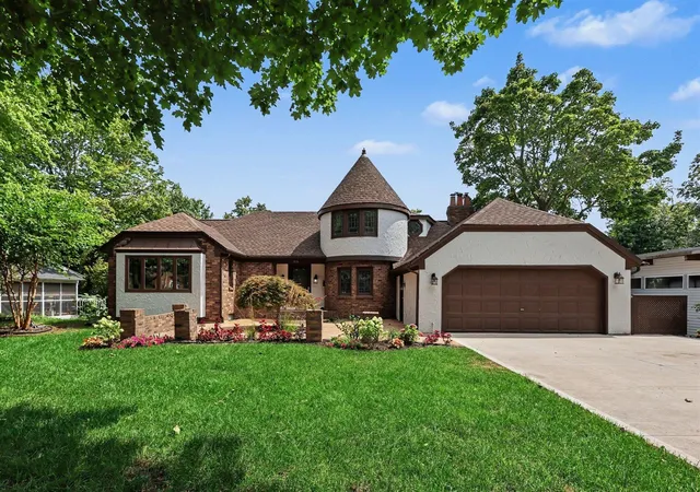 Photo 2 of Single family home for sale at 1530 Edgewood Ave, Grand Rapids, MI 49506 | MLS# 70553217 | Listing updated on 2026-09-10