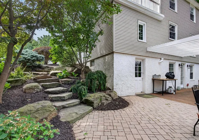 Photo 3 of Single family home for sale at 15 W 25th Street, Holland, MI 49423 | MLS# 70551276 | Listing updated on 2026-10-21