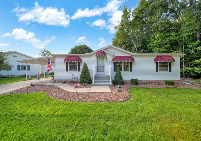 Photo 1 of Single family home for sale at 800 Missouri River Dr, Adrian, MI 49221 | MLS# 70555355 | Listing updated on 2026-10-10