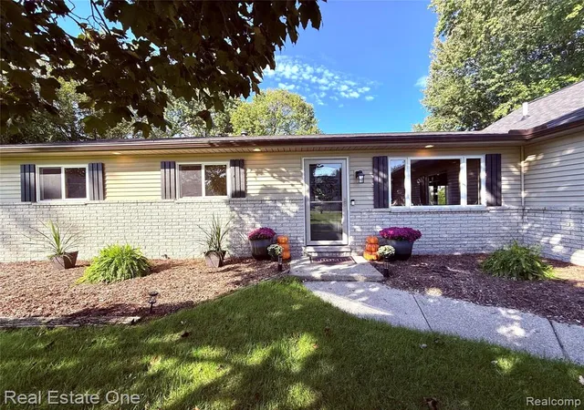Photo 1 of Single family home for sale at 1457 Cambria Dr, Troy, MI 48085 1249 | MLS# 61025472 | Listing updated on 2026-10-12