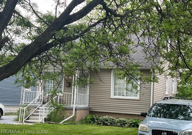 Photo 2 of Sale Pending at 6101 Auburn St, Detroit, MI 48228 3986 | MLS# 61010355 | Listing updated on 2026-10-01
