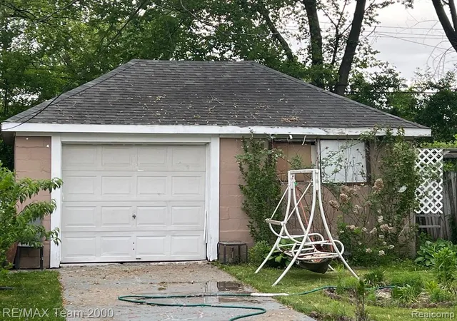 Photo 3 of Sale Pending at 6101 Auburn St, Detroit, MI 48228 3986 | MLS# 61010355 | Listing updated on 2026-10-01
