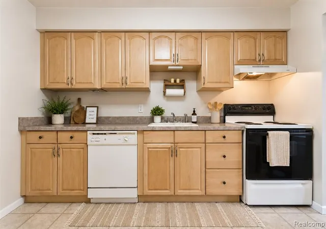 Photo 2 of Condo for sale at 33587 Pondview Cir #114, Livonia, MI 48152 | MLS# 61029009 | Listing updated on 2026-09-12