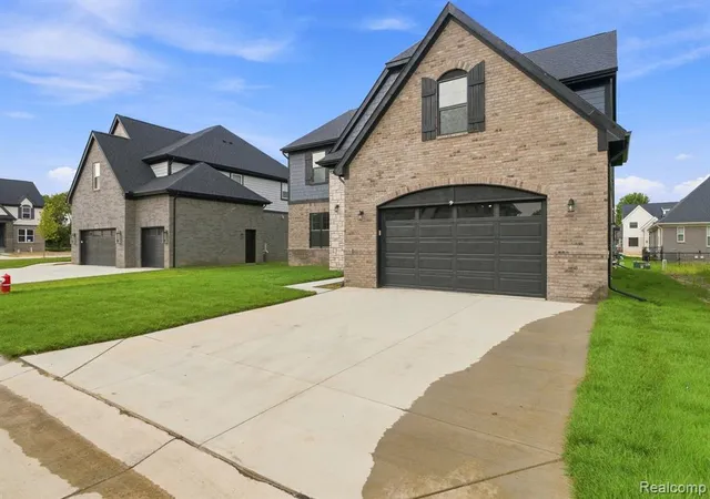 Photo 2 of Single family home for sale at 8683 Clare Dr, Shelby Twp, MI 48315 | MLS# 61028940 | Listing updated on 2026-09-13