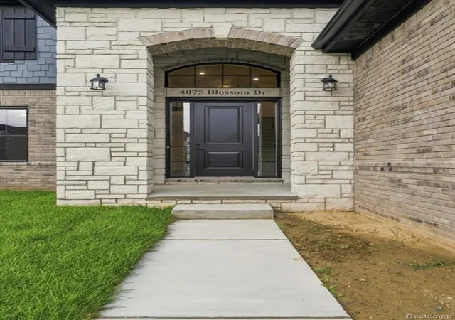 Photo 3 of Single family home for sale at 8683 Clare Dr, Shelby Twp, MI 48315 | MLS# 61028940 | Listing updated on 2026-09-13