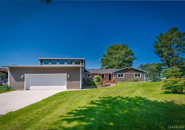 Photo 1 of Single family home for sale at 737 Lakewood Ln, Marquette, MI 49855 | MLS# 50223105 | Listing updated on 2026-09-28