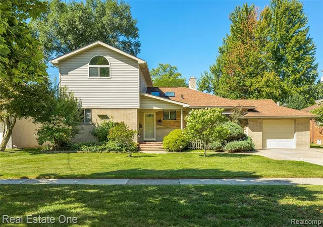 Photo 1 of Sale Pending at 25313 Scotia Rd, Huntington Woods, MI 48070 | MLS# 61030749 | Listing updated on 2026-10-14