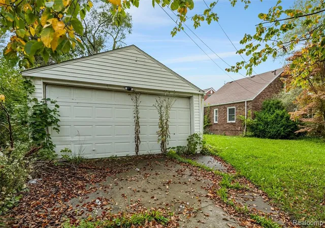 Photo 4 of Single family home for sale at 11326 Wayburn St, Detroit, MI 48224 1634 | MLS# 61011138 | Listing updated on 2026-10-09