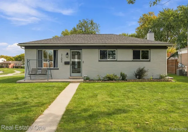 Photo 3 of Single family home for sale at 31054 Gardendale Dr, Warren, MI 48088 2002 | MLS# 61024512 | Listing updated on 2026-10-14