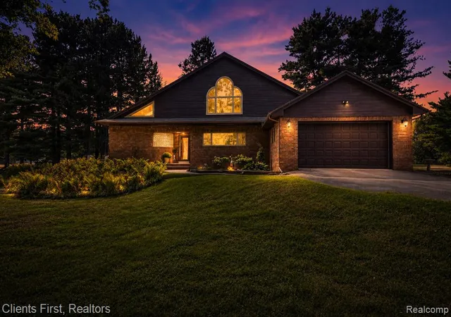 Photo 2 of Single family home for sale at 9022 Kingston Ct, Pinckney, MI 48169 8413 | MLS# 61024142 | Listing updated on 2026-09-16