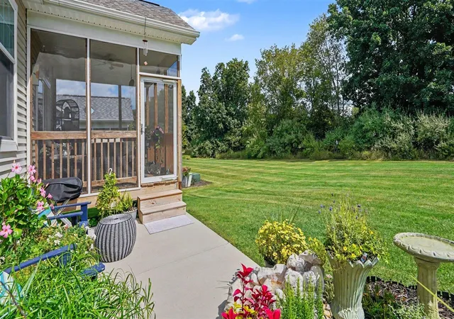 Listing Photo 1 - Condo for sale in building located at 5725th Trl Side Ln, Whitmore Lake, MI 48189
