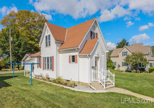 Photo 1 of Single family home for sale at 725 Norway St, Norway, MI 49870 | MLS# 50223172 | Listing updated on 2026-09-30