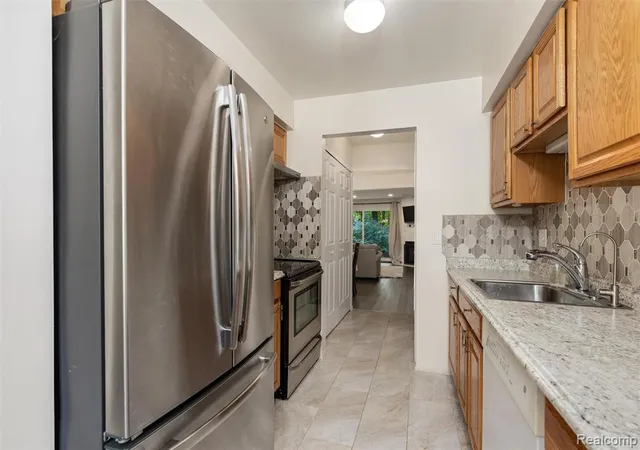 Listing Photo 4 - Condo for sale in building located at 31444 Orch, Farmington Hills, MI 48334