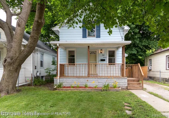 Photo 1 of Single family home for sale at 816 Comfort St, Lansing, MI 48915 1303 | MLS# 61024945 | Listing updated on 2026-10-05