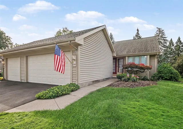 Condo for sale at 2748 Mulford Dr, Grand Rapids, MI 49546 | MLS# 70557423