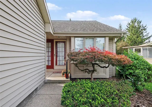 Photo 3 of Condo for sale at 2748 Mulford Dr, Grand Rapids, MI 49546 | MLS# 70557423 | Listing updated on 2026-09-16