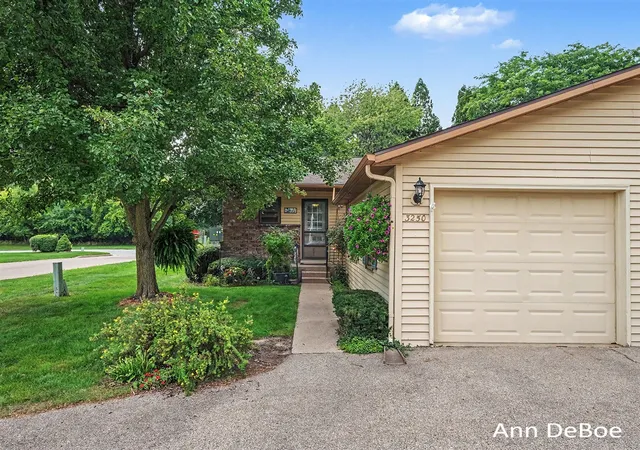 Photo 2 of Sale Pending at 3250 Oxford Dr, Kentwood, MI 49512 | MLS# 70555731 | Listing updated on 2026-09-02