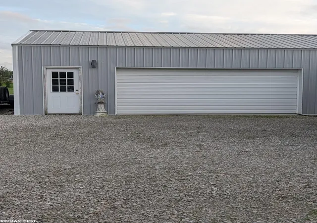 Photo 4 of Single family home for sale at 9551 Imlay City Rd, Avoca, MI 48006 | MLS# 50220205 | Listing updated on 2026-09-10