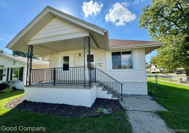 Photo 1 of Sale Pending at 1102 S Wilson Ave, Royal Oak, MI 48067 | MLS# 61030459 | Listing updated on 2026-10-10