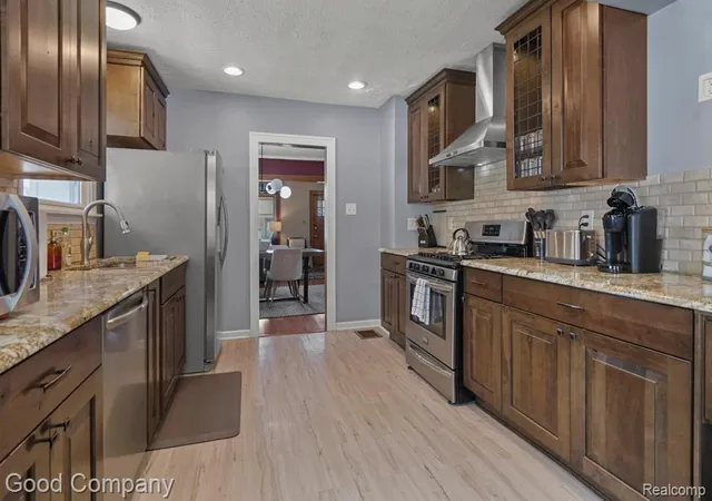 Photo 3 of Sale Pending at 1102 S Wilson Ave, Royal Oak, MI 48067 | MLS# 61030459 | Listing updated on 2026-10-10