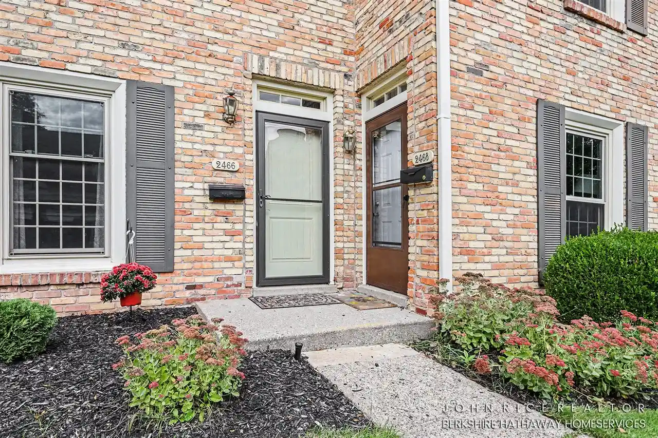 Listing Photo 2 - Condo for sale in 2466 Abbington Dr located at 2466 Abbington Dr, Grand Rapids, MI 49506 - Unit 2466 Abbington Dr