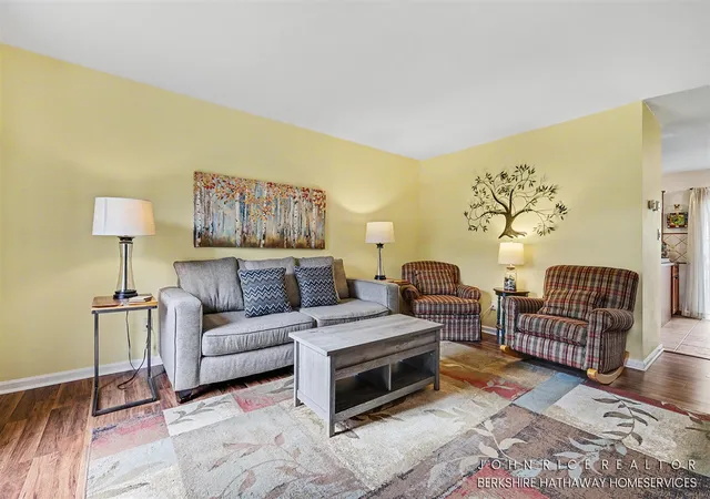 Listing Photo 5 - Condo for sale in building located at 2466 Abbington Dr, Grand Rapids, MI 49506