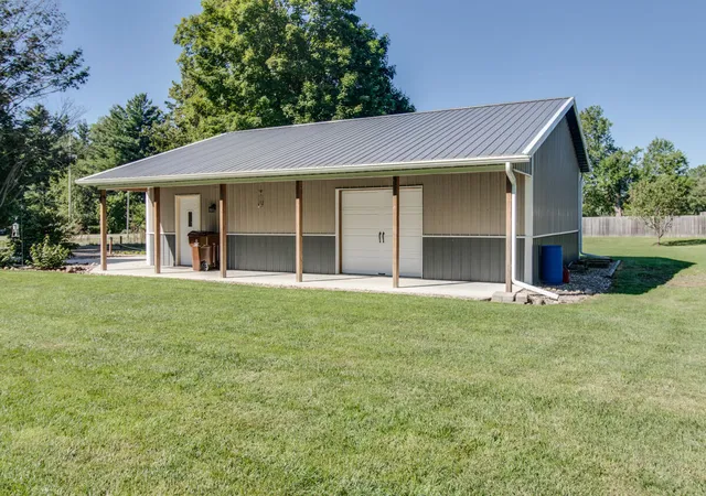 Photo 3 of Sale Pending at 3952 W Michigan Ave, Battle Creek, MI 49037 | MLS# 70557148 | Listing updated on 2026-09-09