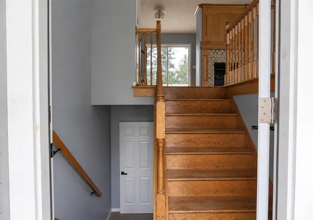 Photo 3 of Sale Pending at 125 Eola St, Grand Rapids, MI 49507 | MLS# 70557681 | Listing updated on 2026-09-21