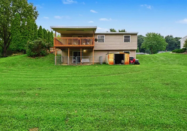 Photo 4 of Sale Pending at 893 Maplehill Ave, Ada, MI 49301 | MLS# 70557977 | Listing updated on 2026-09-18
