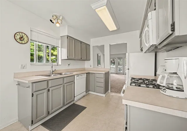 Photo 4 of Condo for sale at 398 Rolling Meadows Dr, Ann Arbor, MI 48103 | MLS# 70555398 | Listing updated on 2026-09-16