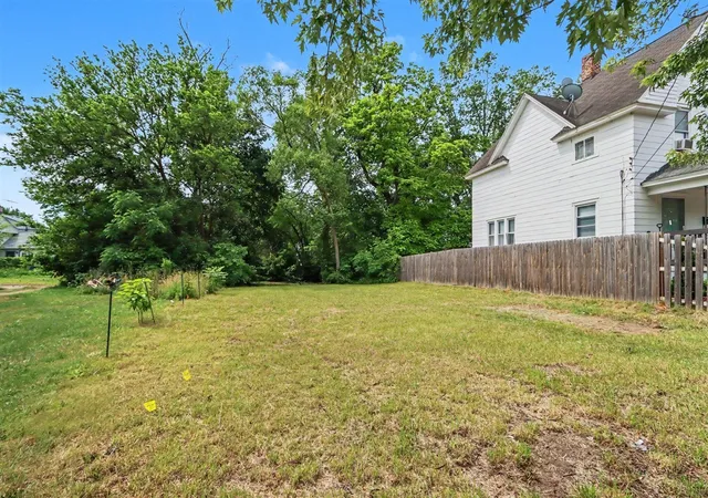 Photo 1 of Sale Pending at 1016 E Vine St, Kalamazoo, MI 49001 | MLS# 70539701 | Listing updated on 2026-09-14